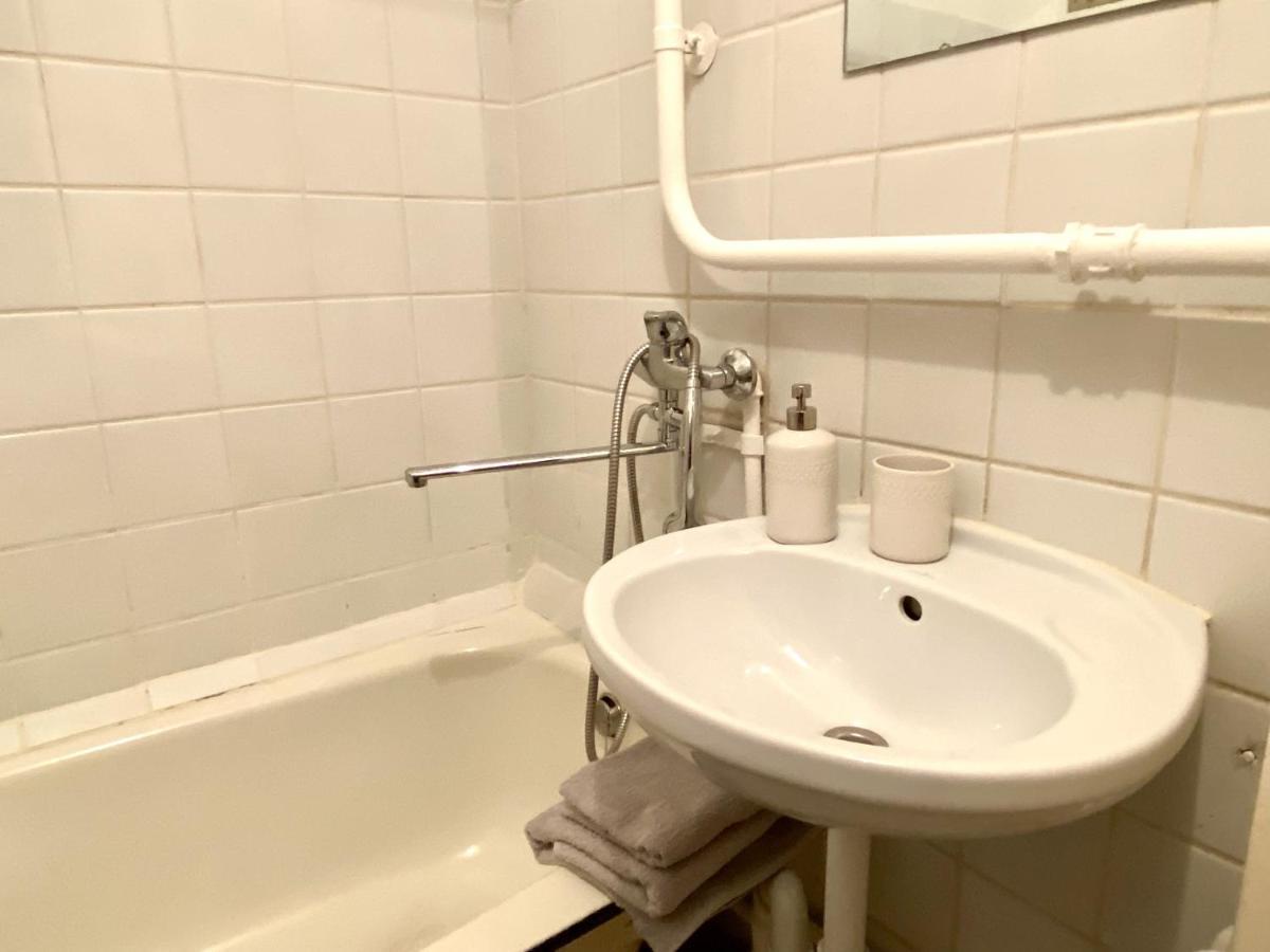 Spacious 3-Room Apartment & Parking Riga Exterior photo